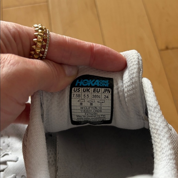 Hoka Clifton 10, Cosmic Grey / Stardust (light grey / silver), size 7.5 - Picture 6 of 16